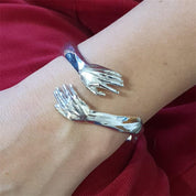 Pulseira Abraço de Mão Ajustável